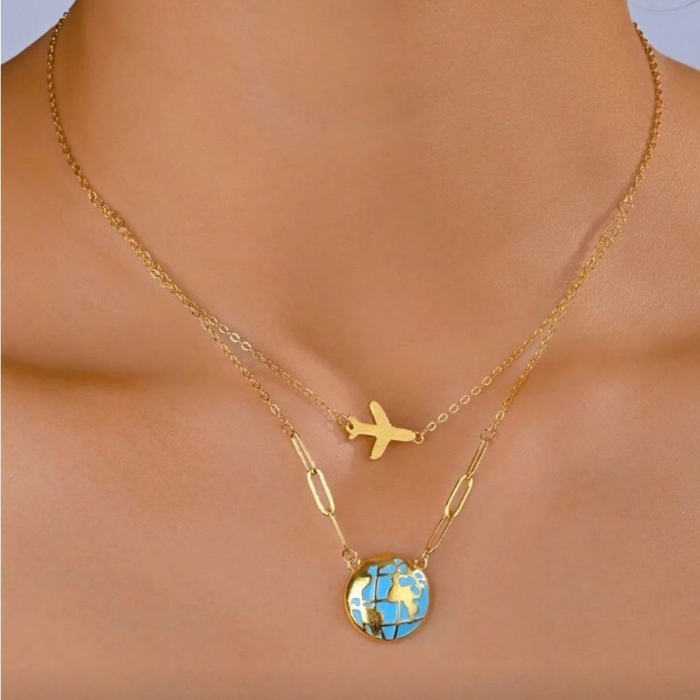 Gold and Blue Globe Pendant Necklace R163